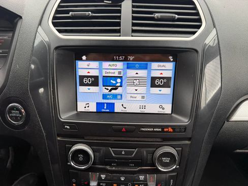 Used 2017 Ford Explorer XLT w/ Equipment Group 202A AWD/4WD image 19