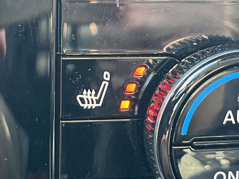 Used 2023 Nissan Rogue SL w/ SL Premium Package image 19