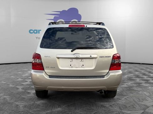 Used 2005 Toyota Highlander 4WD V6 w/ 3rd Row image 4