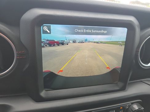 Used 2023 Jeep Gladiator Rubicon AWD/4WD image 28