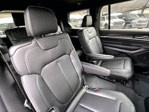 New 2025 Jeep Grand Cherokee L Limited w/ Black Appearance Package AWD/4WD image 23