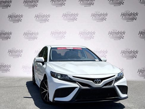 Used 2021 Toyota Camry SE FWD image 2