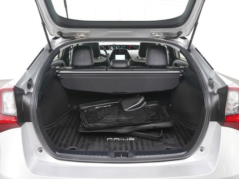 Used 2020 Toyota Prius XLE w/ Advanced Technology Package image 15