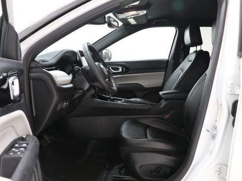 Used 2025 Jeep Compass Limited AWD/4WD image 18
