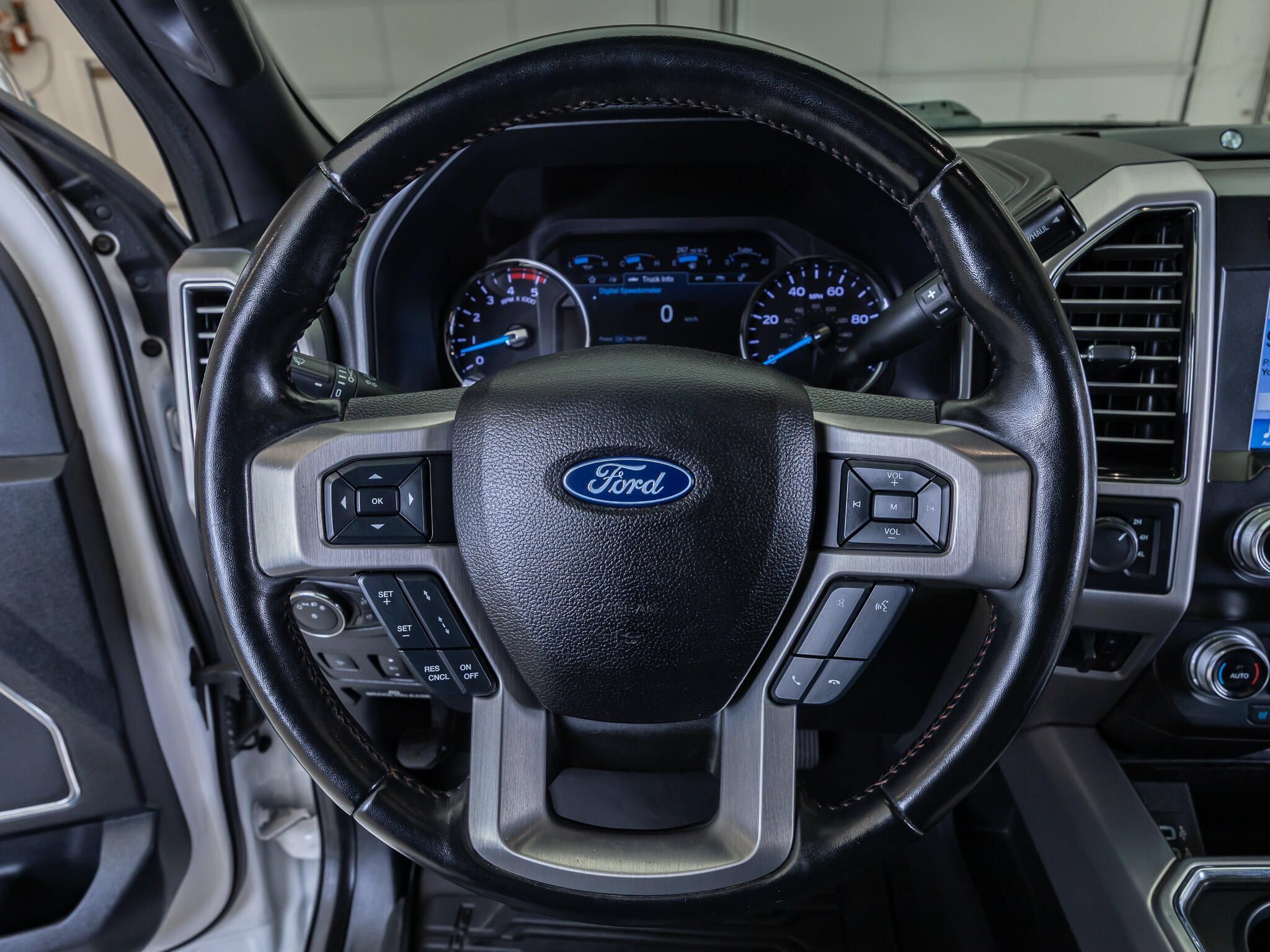 Used 2019 Ford F250 Platinum w/ Platinum Ultimate Package AWD/4WD image 16