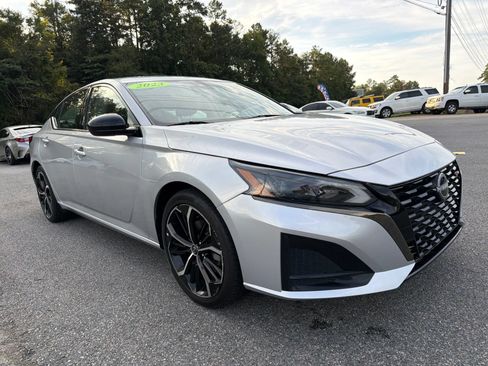 Used 2023 Nissan Altima 2.5 SR FWD image 3