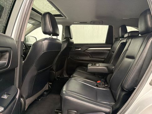 Used 2018 Toyota Highlander XLE image 17