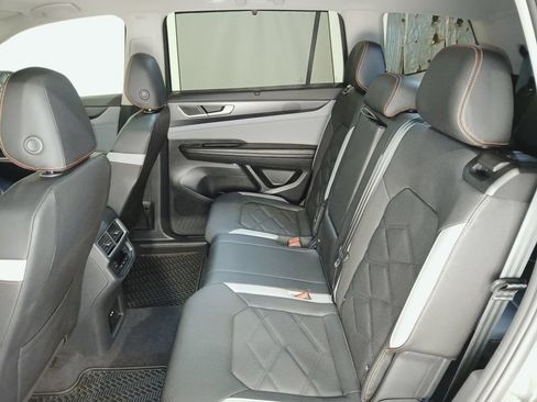 Used 2025 Volkswagen Atlas Peak Edition SE AWD/4WD image 12