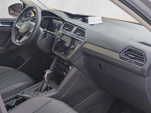 Used 2024 Volkswagen Tiguan SE w/ MDO Package, Three-Row FWD image 21