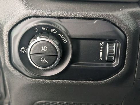 Used 2023 Jeep Gladiator Overland image 12