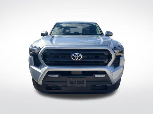 Used 2025 Toyota Tacoma SR5 image 2