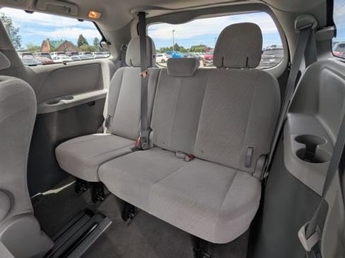 Used 2018 Toyota Sienna LE FWD image 5