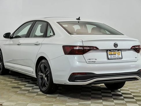 Used 2023 Volkswagen Jetta SE w/ Panoramic Sunroof Package image 6