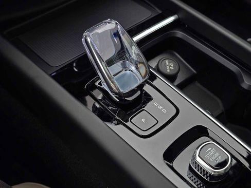 New 2026 Volvo XC60 B5 Plus w/ Protection Package Premier image 32