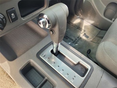 Used 2016 Nissan Frontier SV image 20