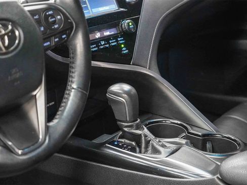 Used 2018 Toyota Camry SE image 23