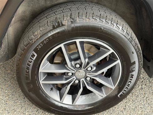 Used 2017 Jeep Grand Cherokee Limited AWD/4WD image 19