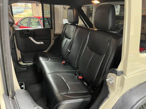 Used 2018 Jeep Wrangler Unlimited Sahara w/ Mopar Chrome Edition Group AWD/4WD image 21