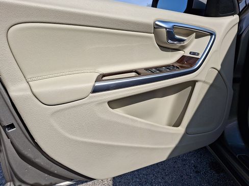 Used 2016 Volvo S60 T5 Premier image 12