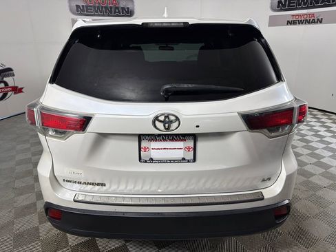 Used 2015 Toyota Highlander Plus FWD image 4