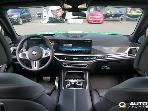 Used 2025 BMW X7 M60i AWD/4WD image 18
