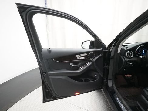 Used 2020 Mercedes-Benz GLC 300 4MATIC image 28