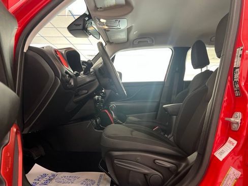 Used 2023 Jeep Renegade Latitude AWD/4WD image 17