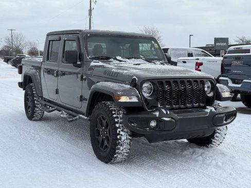 Used 2023 Jeep Gladiator Sport image 4