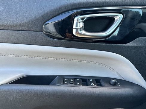 Used 2024 Jeep Compass Limited image 11