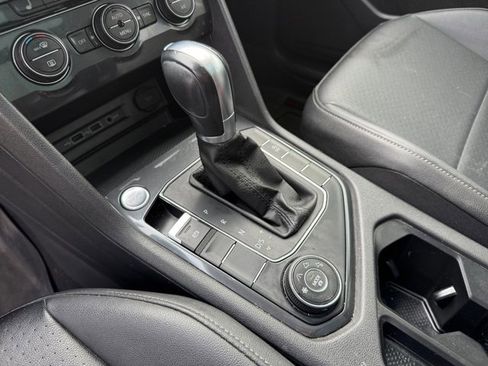 Used 2019 Volkswagen Tiguan SE w/ Panoramic Sunroof Package image 15