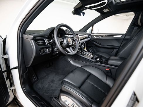 New 2026 Porsche Macan AWD/4WD image 4