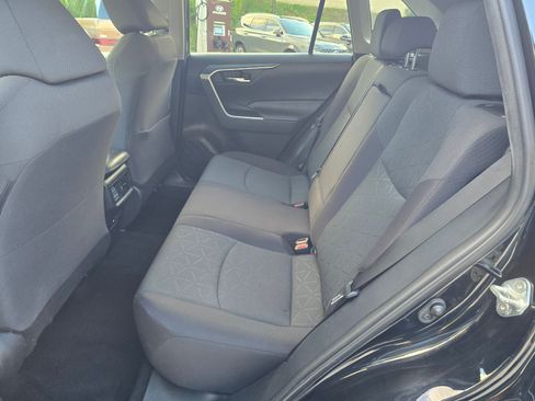Used 2021 Toyota RAV4 XLE AWD/4WD image 11
