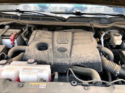 Used 2024 Toyota Tundra Limited AWD/4WD image 33