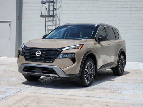 Used 2025 Nissan Rogue SL w/ Tech Package FWD image 4