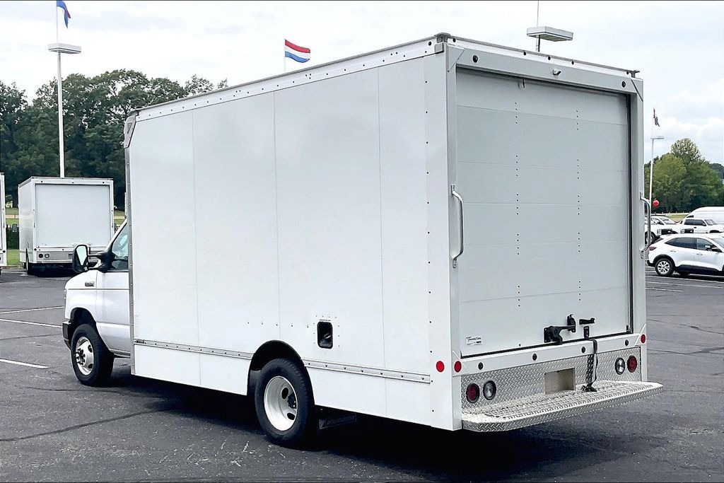 New 2024 Ford E-450 and Econoline 450 Super Duty w/ Driver's Safety Package RWD image 3