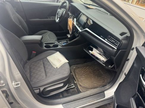 Used 2020 Kia Niro LXS image 15