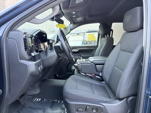 Used 2023 Chevrolet Silverado 1500 LT AWD/4WD image 11