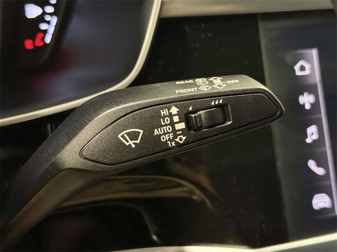 Used 2025 Audi Q3 2.0T Premium image 24