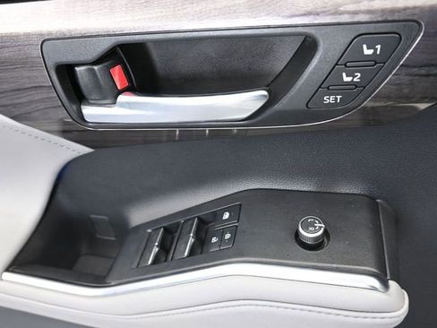 Used 2020 Toyota Highlander Limited FWD image 42