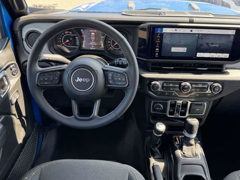 Used 2025 Jeep Wrangler Unlimited Sport AWD/4WD image 31