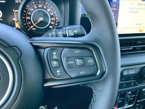 Used 2025 Jeep Wrangler Unlimited Rubicon w/ Convenience Group AWD/4WD image 13