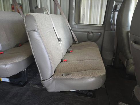 Used 2025 Chevrolet Express 3500 LT w/ LT Preferred Equipment Group RWD image 7
