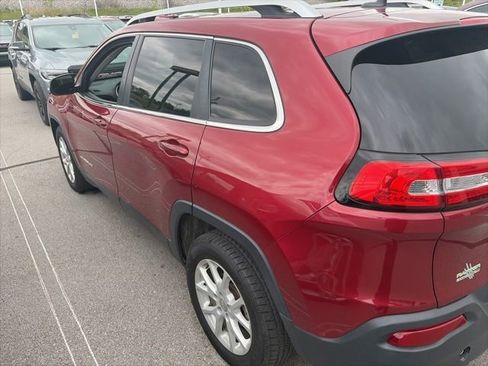 Used 2017 Jeep Cherokee Latitude FWD image 3