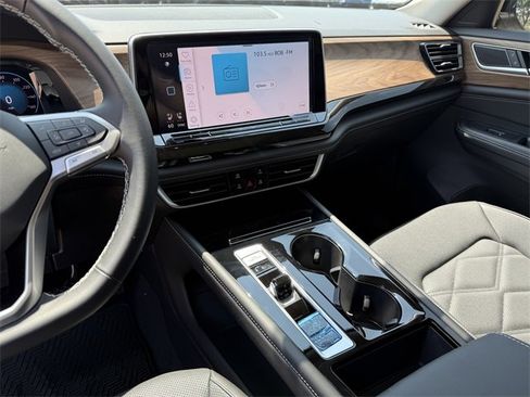 Certified 2025 Volkswagen Atlas SE image 17