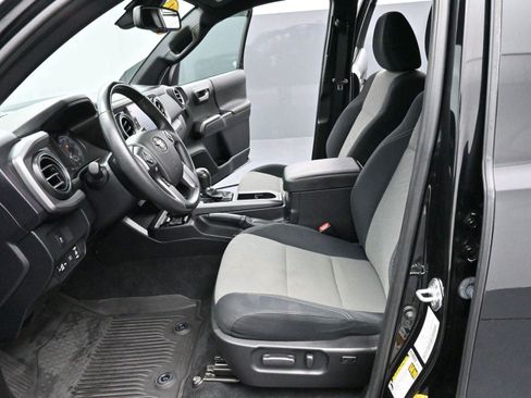 Used 2021 Toyota Tacoma TRD Off-Road image 11