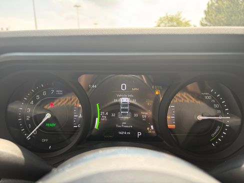 Used 2024 Jeep Wrangler Unlimited Sahara w/ Technology Group AWD/4WD image 19