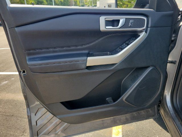 Used 2021 Ford Explorer XLT w/ Equipment Group 202A AWD/4WD image 38