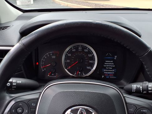 Used 2022 Toyota Corolla Cross LE AWD/4WD image 11