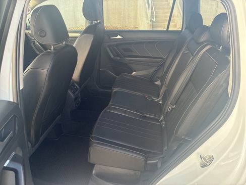 Used 2022 Volkswagen Tiguan SE w/ Panoramic Sunroof Package AWD/4WD image 16