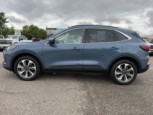 Used 2025 Ford Escape Platinum AWD/4WD image 2